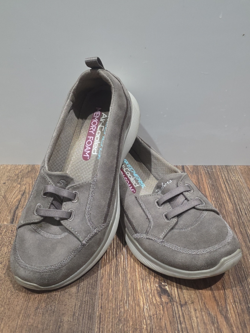Skechers 6 Women's Gray Slip-On Casual Sneakers